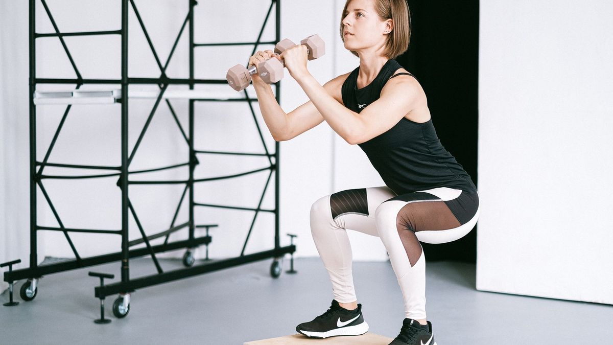 dumbbell goblet squat