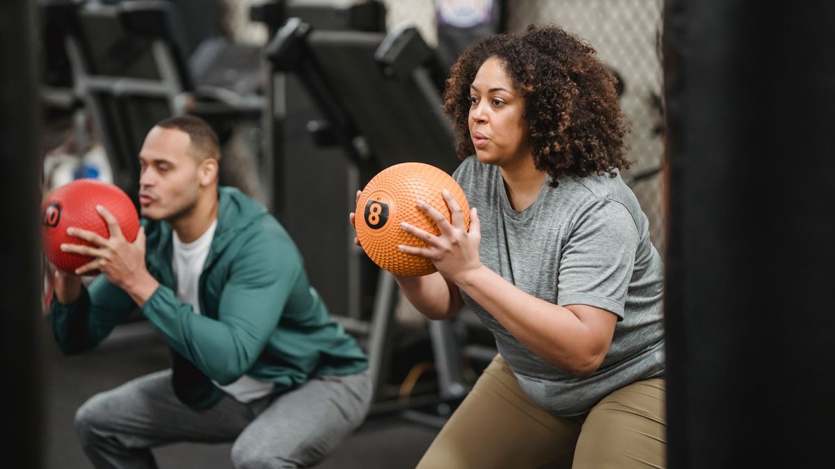 woman doing goblet squat
