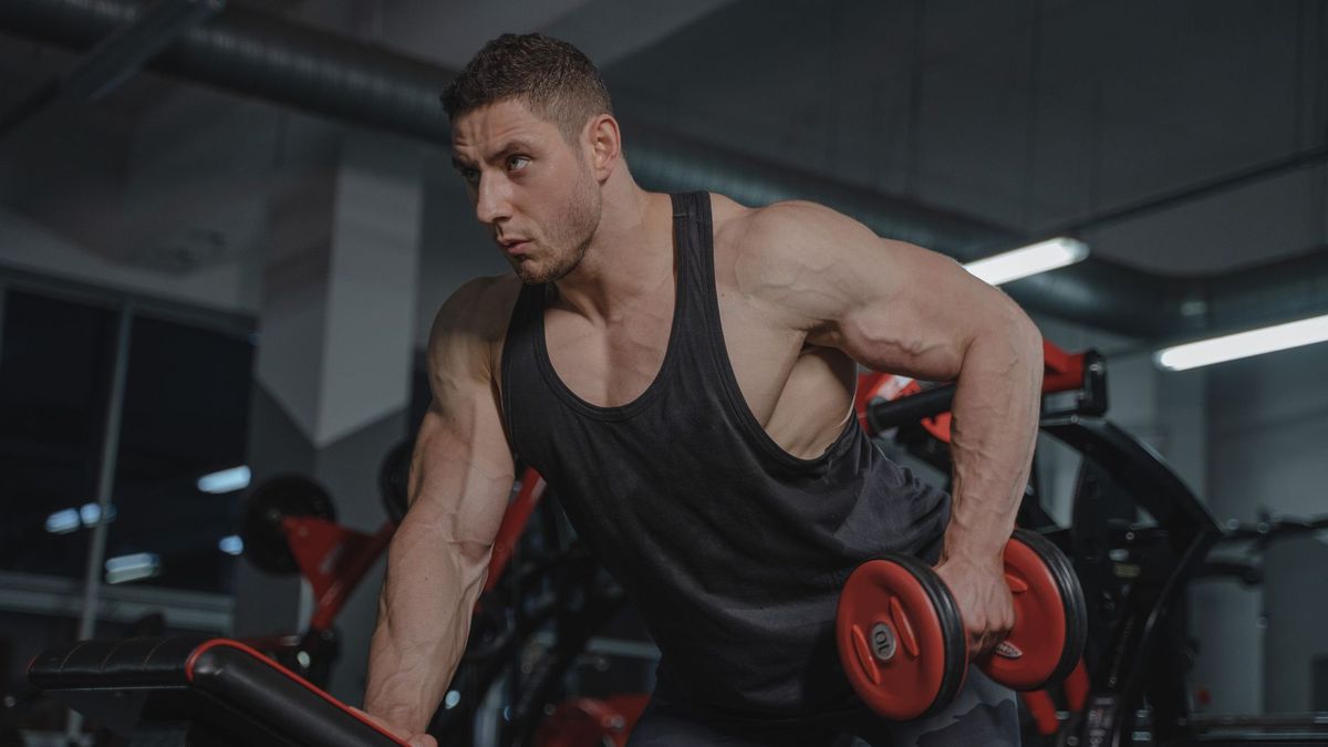 man doing dumbbell RDL