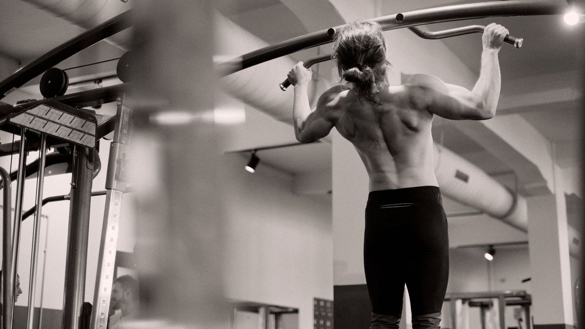 assisted pull up machine gym