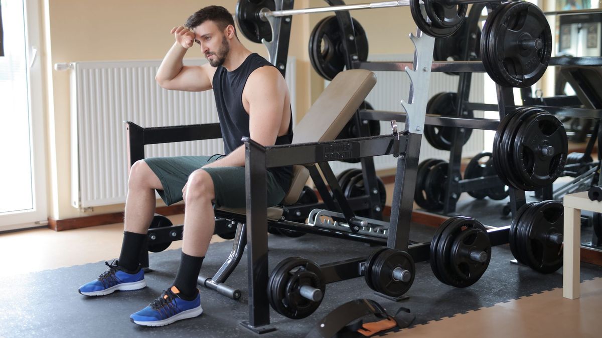 dumbbell bench press form